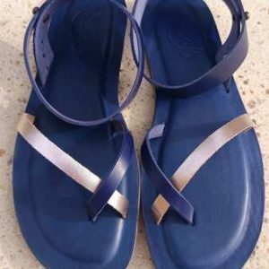 Zehentrenner Sandale Buti in blau und rose metallic